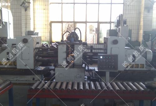 單缸機(jī)齒輪室蓋三面粗鏜、鉆孔機(jī)床